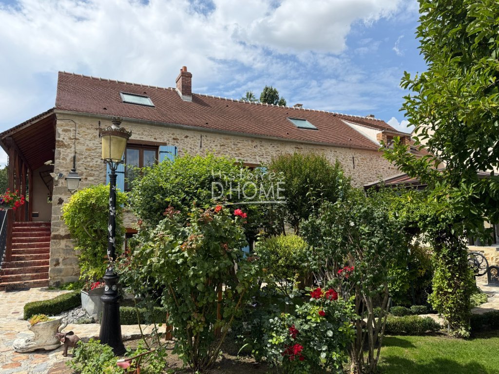 Maison Briarde Rurale A VENDRE - BERNAY VILBERT Centre du village - 200 m2 - 480�000�&euro;