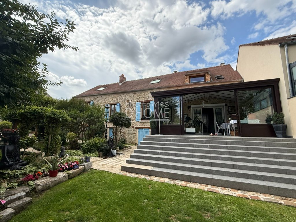 Maison Briarde Rurale A VENDRE - BERNAY VILBERT Centre du village - 200 m2 - 480�000�&euro;