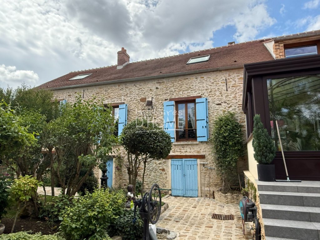 Maison Briarde Rurale A VENDRE - BERNAY VILBERT Centre du village - 200 m2 - 480�000�&euro;