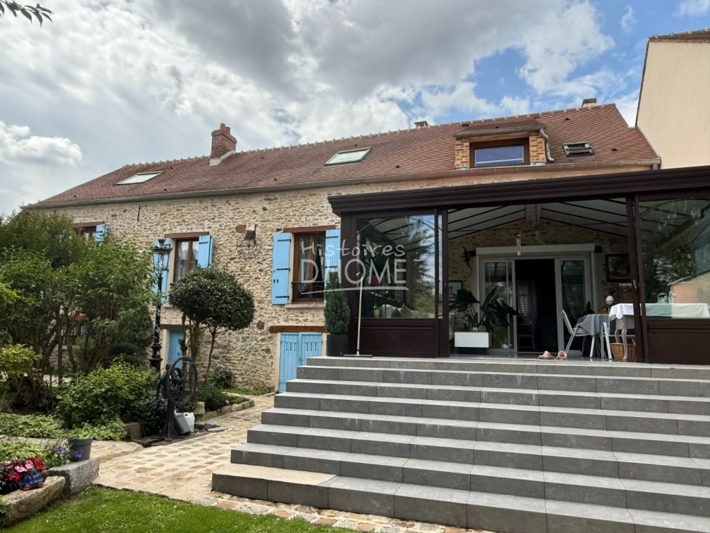 Maison Briarde Rurale A VENDRE - BERNAY VILBERT Centre du village - 200 m2 - 480�000�&euro;