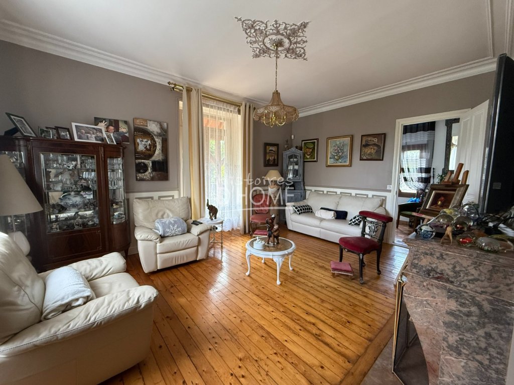 Maison Briarde Rurale A VENDRE - BERNAY VILBERT Centre du village - 200 m2 - 480�000�&euro;