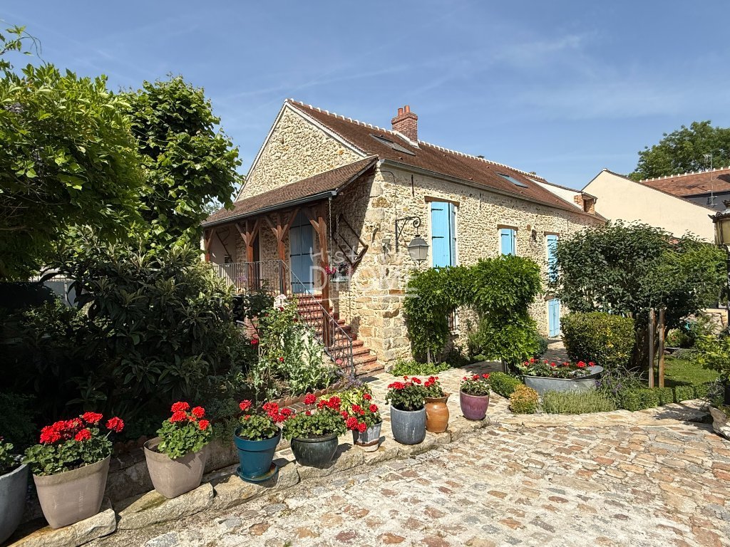 Maison Briarde Rurale A VENDRE - BERNAY VILBERT Centre du village - 200 m2 - 480 000 &euro;