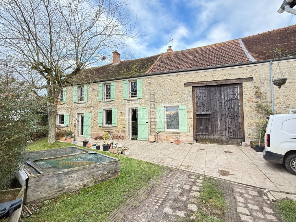 Maison Briarde A VENDRE - BETON BAZOCHES - 150 m2 - 229�000�&euro;