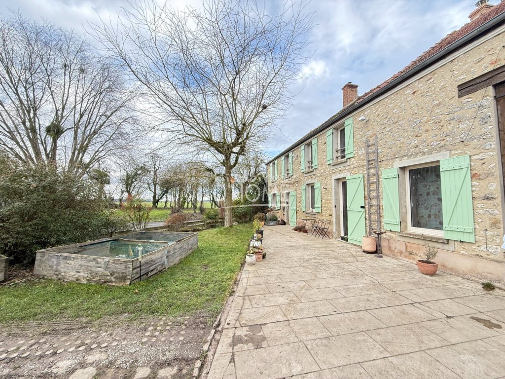 Maison Briarde A VENDRE - BETON BAZOCHES - 150 m2 - 229�000�&euro;