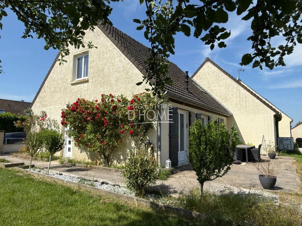 Maison traditionnelle A VENDRE - FONTAINS - 108 m2 - 253 000 &euro;