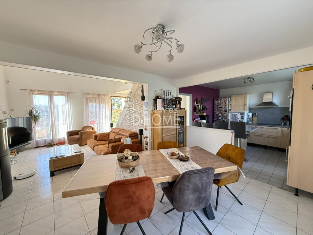 MAISON TRADITIONNELLE A VENDRE - FONTENAY TRESIGNY - 125.84 m2 - 339�000�&euro;