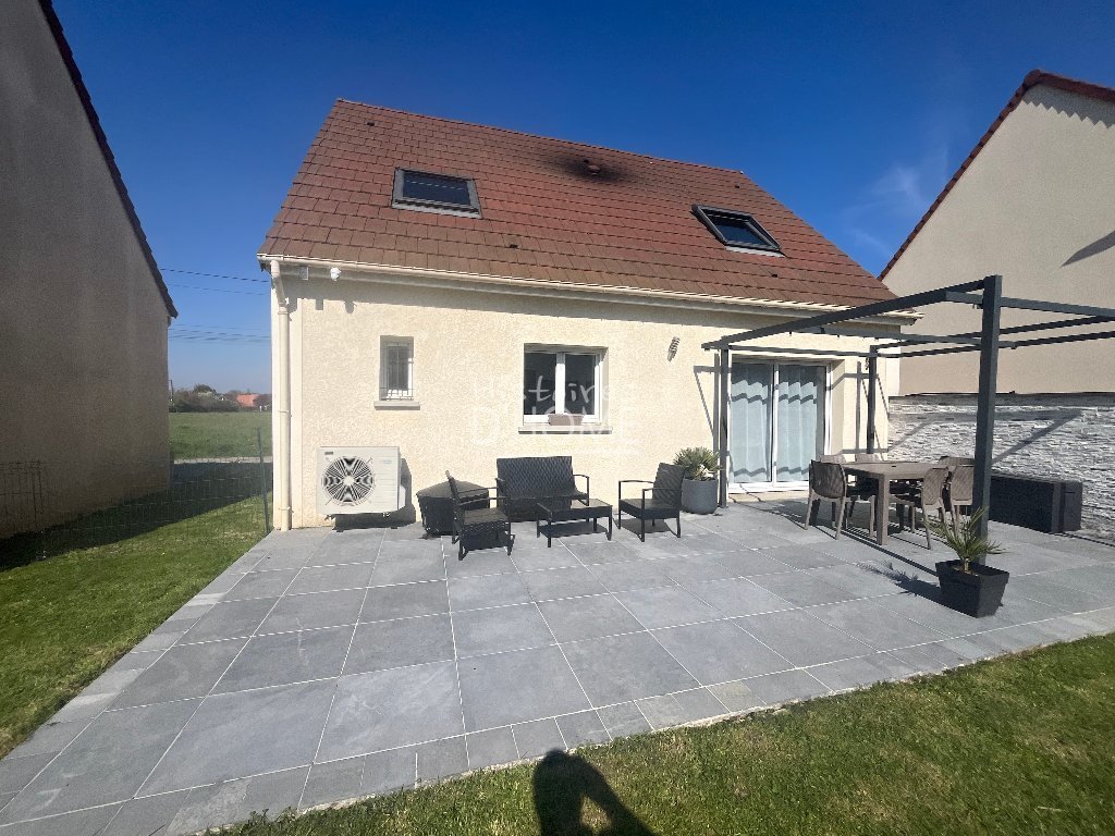 Maison 4 chambres (107 m�) Le Plessis-Feu-Aussoux, terrain 579 m�, lumineuse, RDC chambre, PAC air/eau, 4 parkings, terrasse sud, fibre.