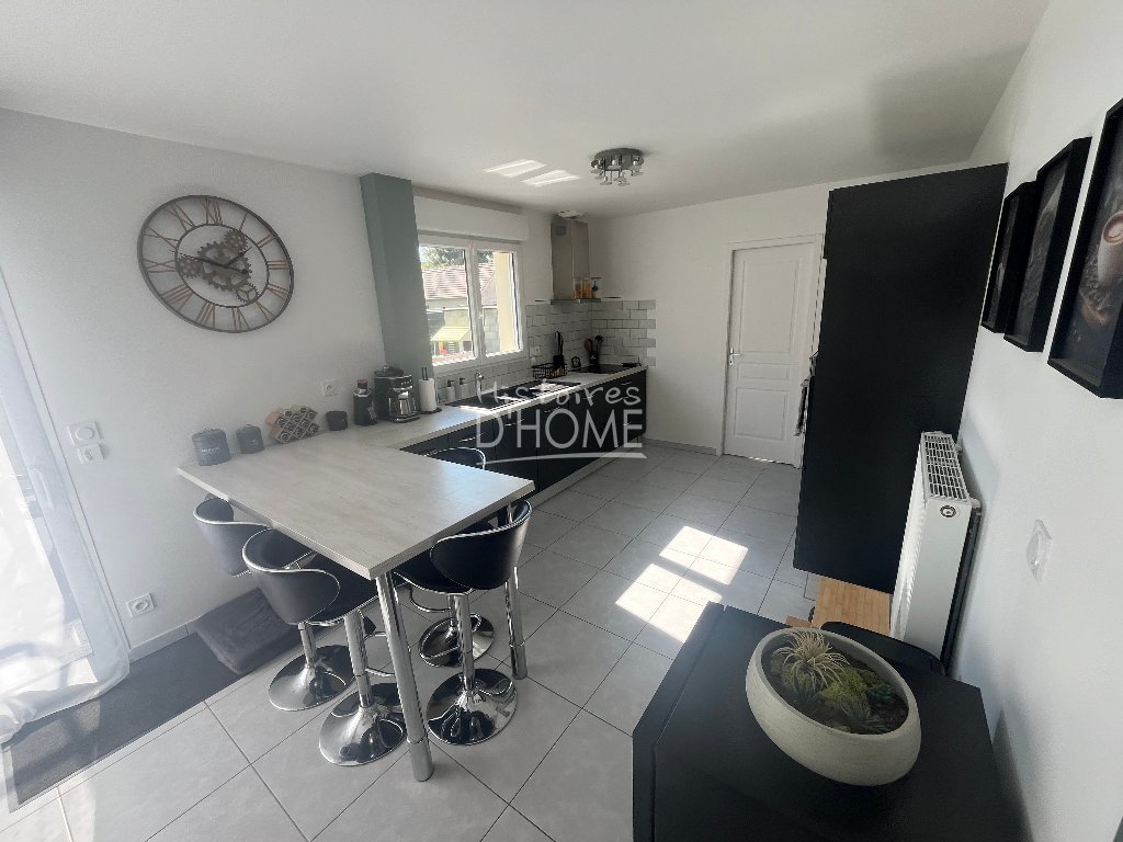 Maison 4 chambres (107 m�) Le Plessis-Feu-Aussoux, terrain 579 m�, lumineuse, RDC chambre, PAC air/eau, 4 parkings, terrasse sud, fibre.