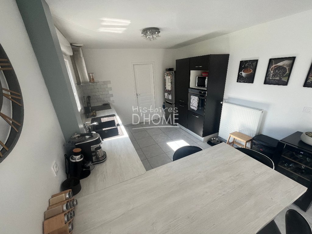 Maison 4 chambres (107 m�) Le Plessis-Feu-Aussoux, terrain 579 m�, lumineuse, RDC chambre, PAC air/eau, 4 parkings, terrasse sud, fibre.