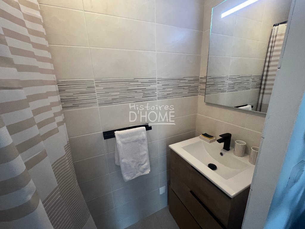 Maison 4 chambres (107 m�) Le Plessis-Feu-Aussoux, terrain 579 m�, lumineuse, RDC chambre, PAC air/eau, 4 parkings, terrasse sud, fibre.