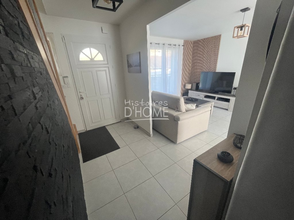 Maison 4 chambres (107 m�) Le Plessis-Feu-Aussoux, terrain 579 m�, lumineuse, RDC chambre, PAC air/eau, 4 parkings, terrasse sud, fibre.