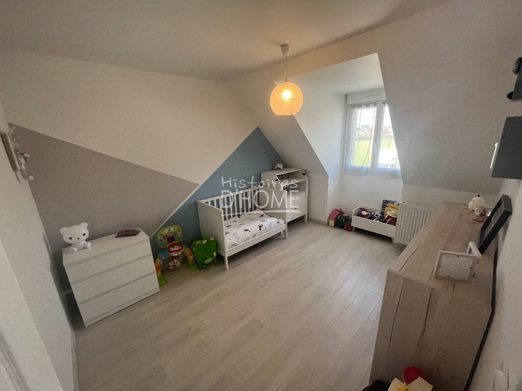 Maison 4 chambres (107 m�) Le Plessis-Feu-Aussoux, terrain 579 m�, lumineuse, RDC chambre, PAC air/eau, 4 parkings, terrasse sud, fibre.