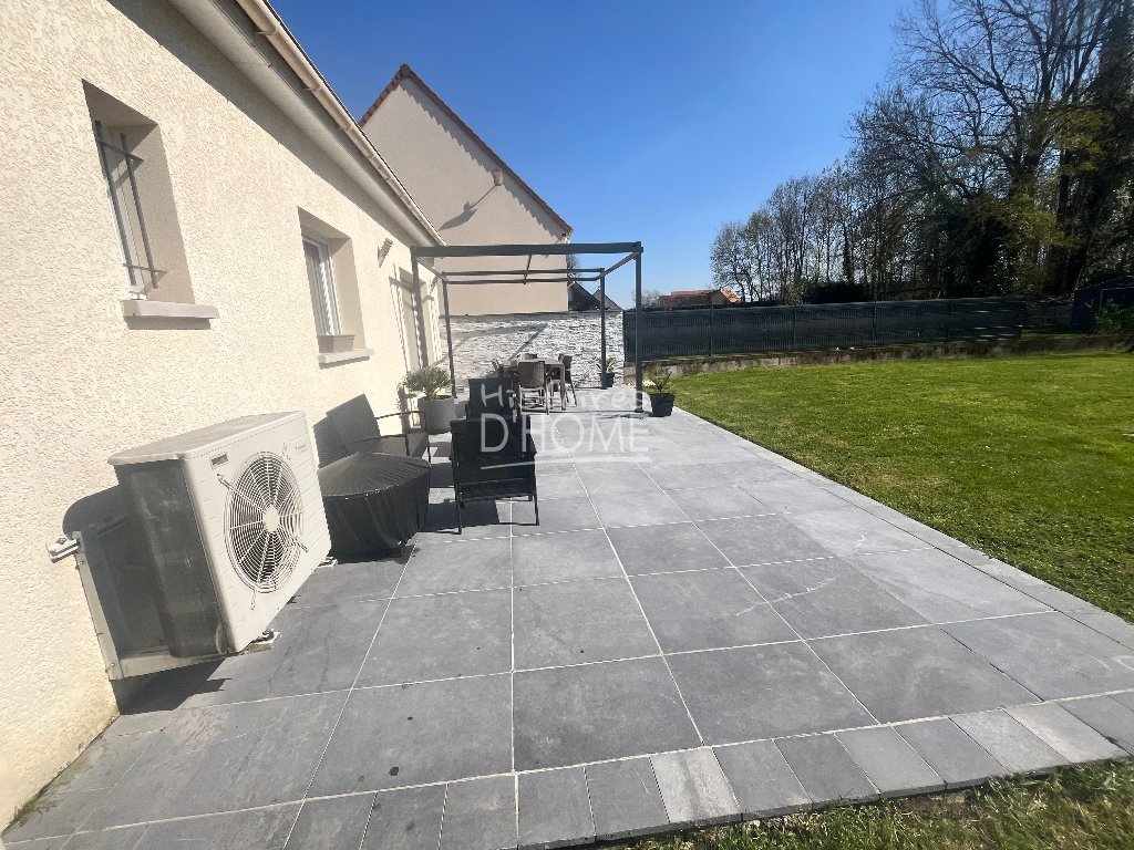 Maison 4 chambres (107 m�) Le Plessis-Feu-Aussoux, terrain 579 m�, lumineuse, RDC chambre, PAC air/eau, 4 parkings, terrasse sud, fibre.