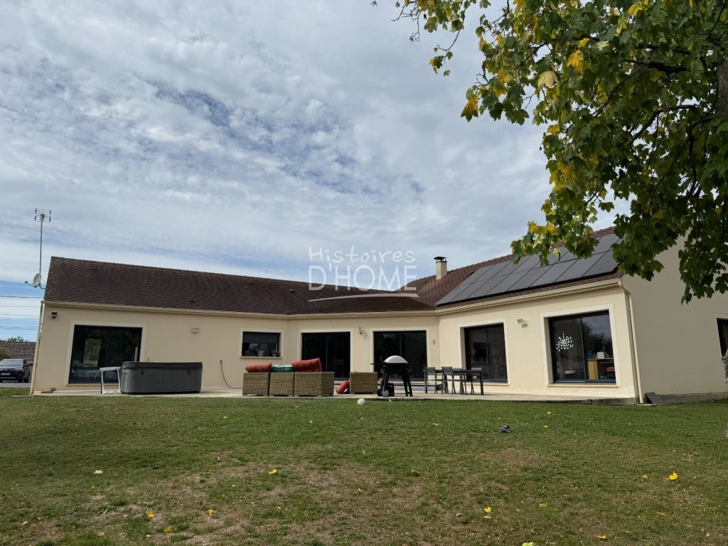 Maison PLAIN PIED traditionnelle de 2014 A VENDRE - ROZAY EN BRIE - 190 m2 - 550 000 €