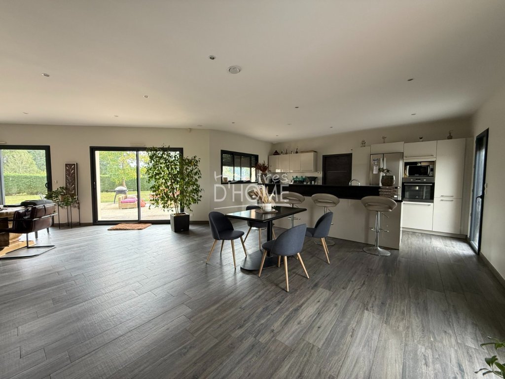 Maison PLAIN PIED traditionnelle de 2014 A VENDRE - ROZAY EN BRIE - 190 m2 - 550 000 €