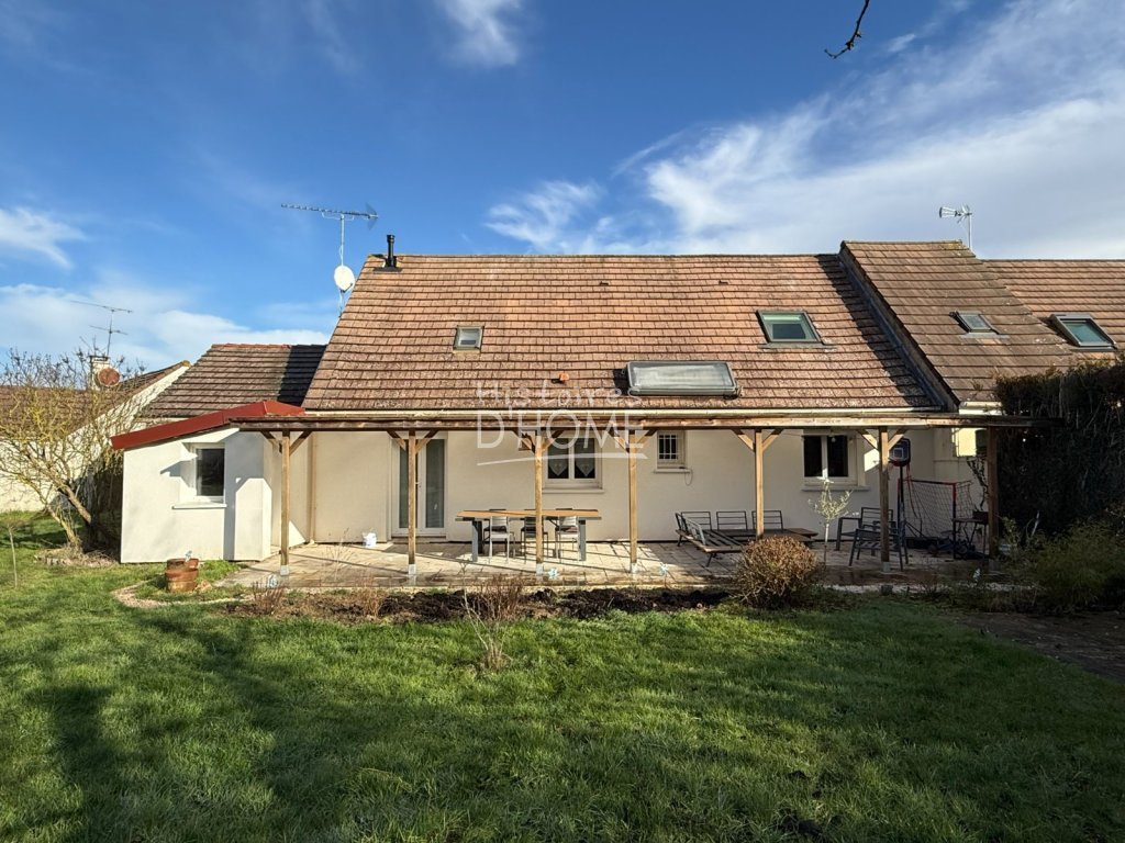 maison traditionnelle A VENDRE - ROZAY EN BRIE - 125 m2 - 279�000�&euro;