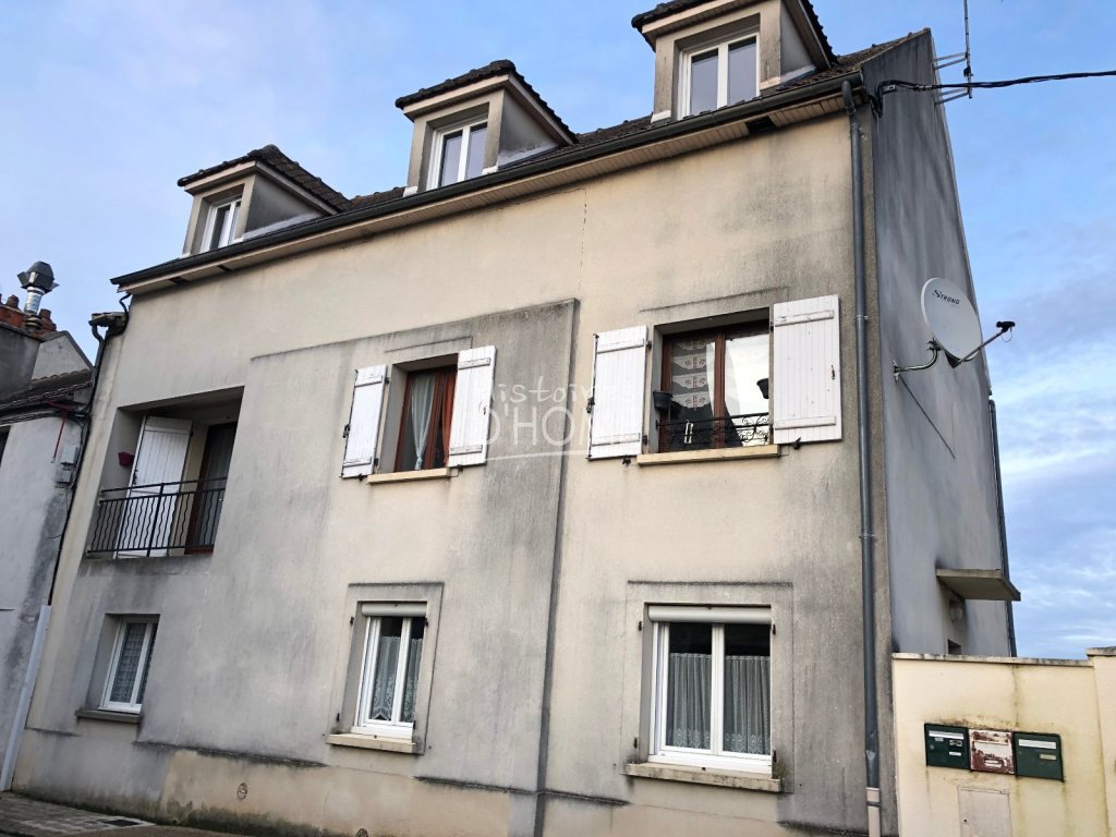 APPARTEMENT T3 A LOUER - ROZAY EN BRIE CENTRE VILLE - 59.76 m2 - 820 &euro; charges comprises par mois