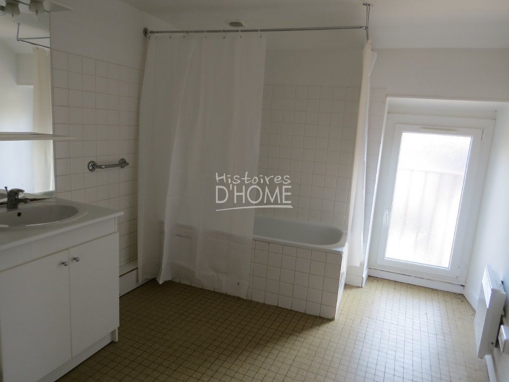 APPARTEMENT T3 A LOUER - VOINSLES - 83.41 m2 - 814 &euro; charges comprises par mois