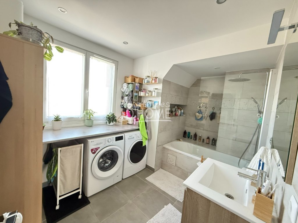 Appartement F4 + Jardinet et parking A VENDRE - OZOIR LA FERRIERE Centre vile, proche gare � pieds - 57.4 m2 - 239�000�&euro;